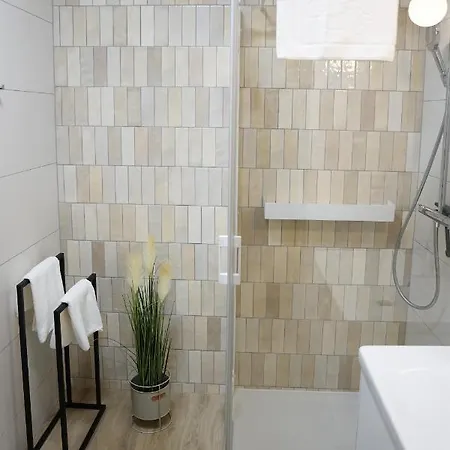 2homerent Aqua Polanki Apartment *
